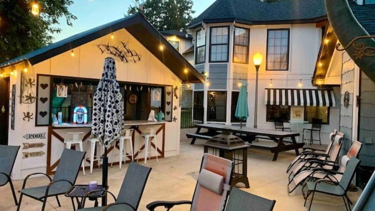 Edmond House | POOL & HOT TUBn5bed/3.5bath @ Czarnik Land