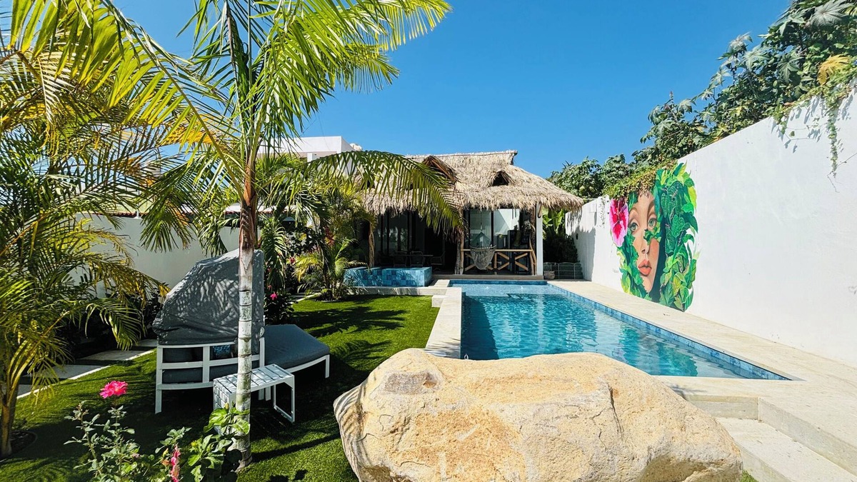 Raquet Club House | Pool House 311