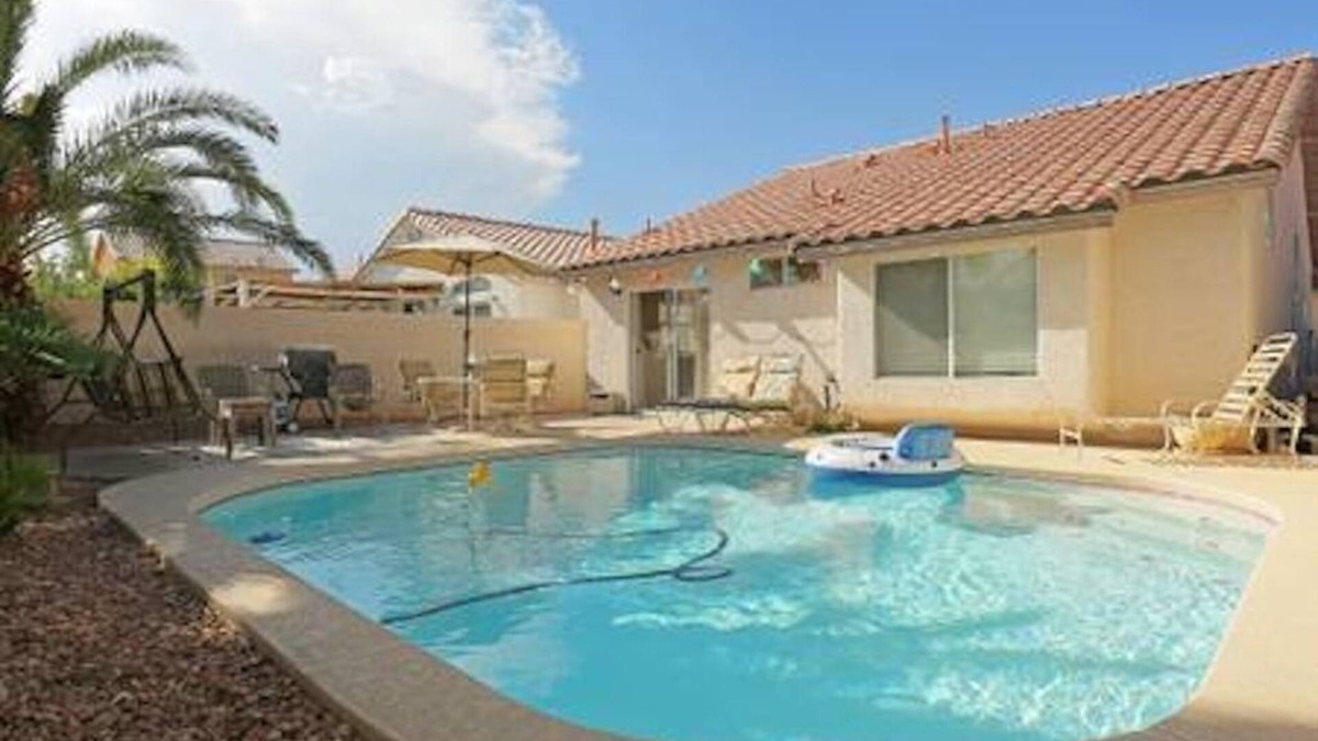 Spring Valley House | Pool house Close to the strip 3bedroom pool bungalow