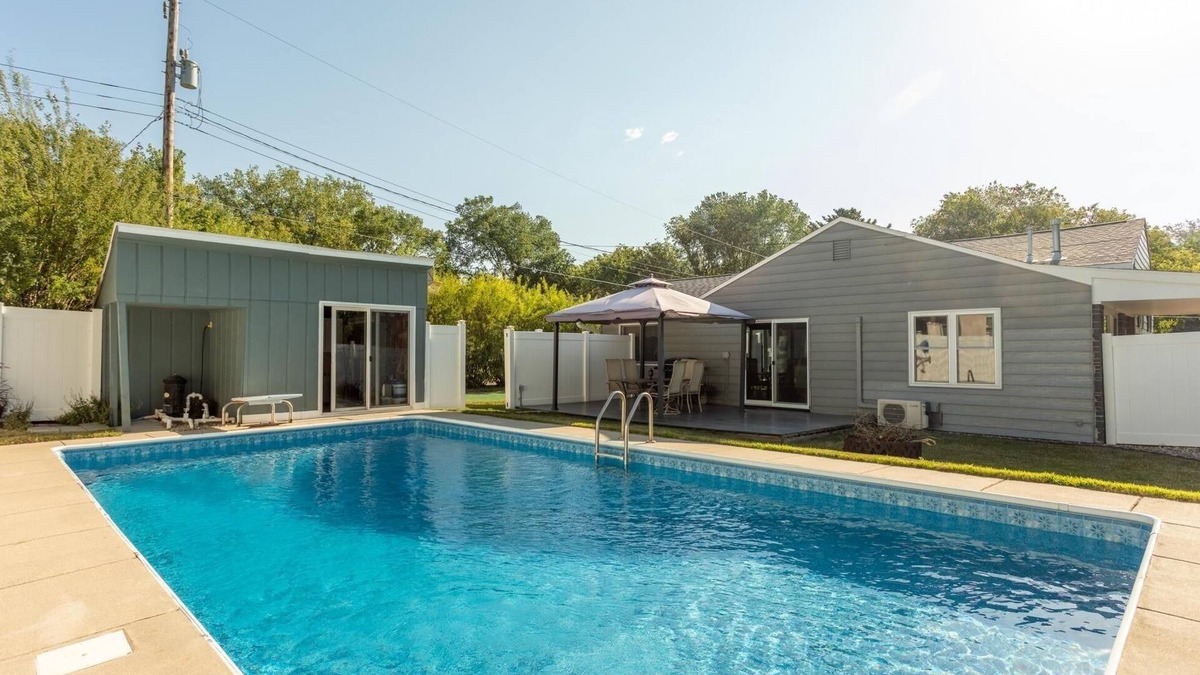 Starbuck House | Pool house in the heart of Starbuck 3min drive to Lake Minnewaska/Starbuck Beach