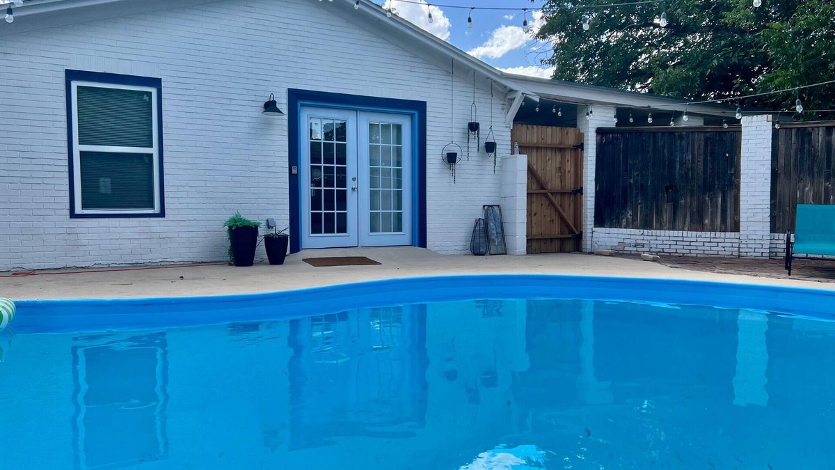 Heart of Lubbock House | Pool House Paradise - 1BD/1 Bath - Near TTU