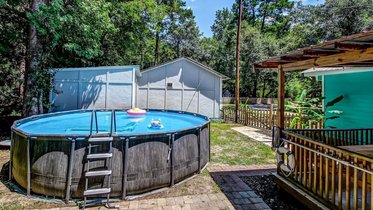 Montgomery House | Pool House! Sweet Sunny Retreat- Main House