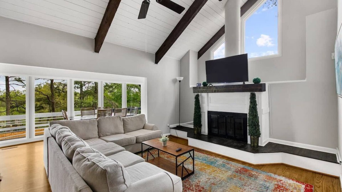 Crestline Heights House | Pool, Huge Porch&Outdoor Dining - Terrace House