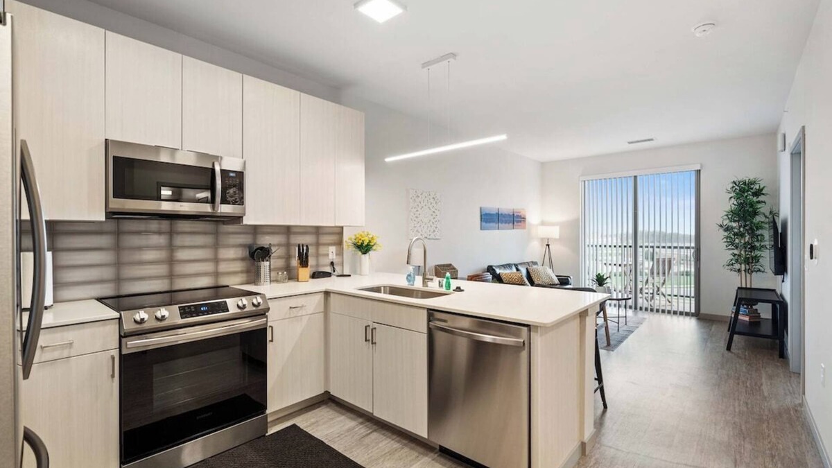Madison Apartment | Pool. In-Unit Washer & Dryer. Garage Parking.