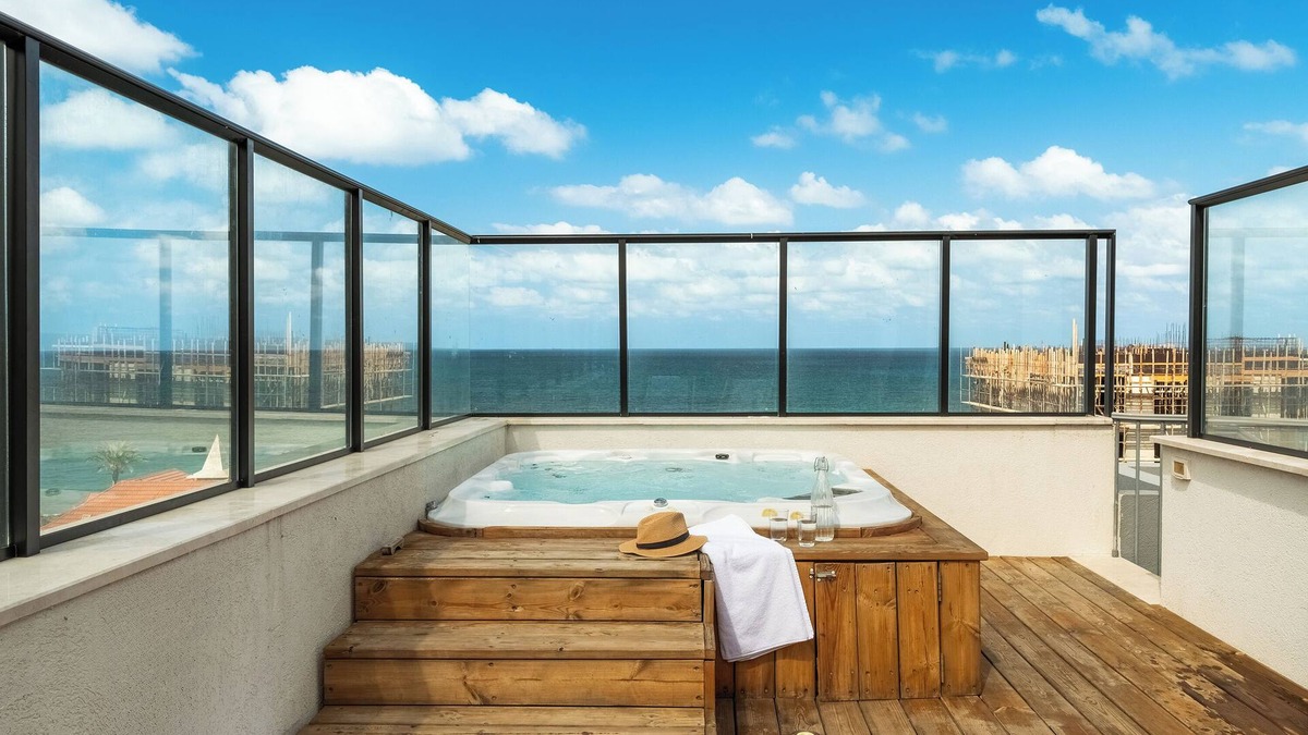 Haifa Apartment | Pool & Jacuzzi Penthouse by Sea N' Rent