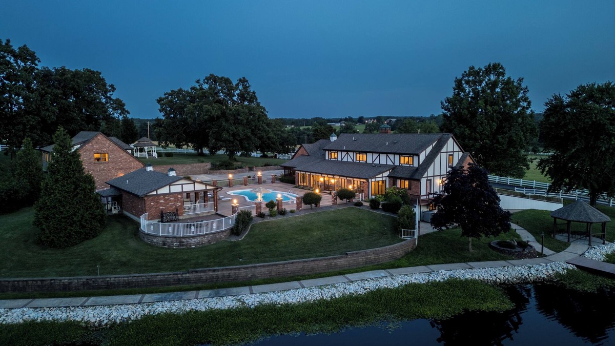 De Soto House | Pool, Lake & Patio: Sweeping De Soto Estate