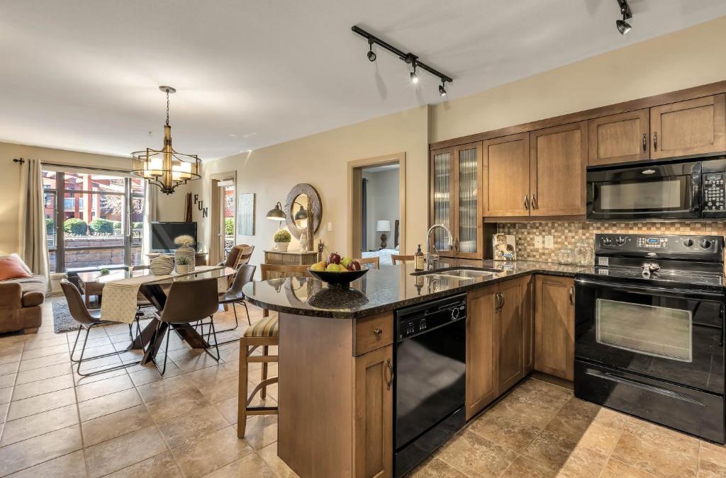 South Pandosy Apartment | Pool Level 3 bedroom at Fabulous Resort #331