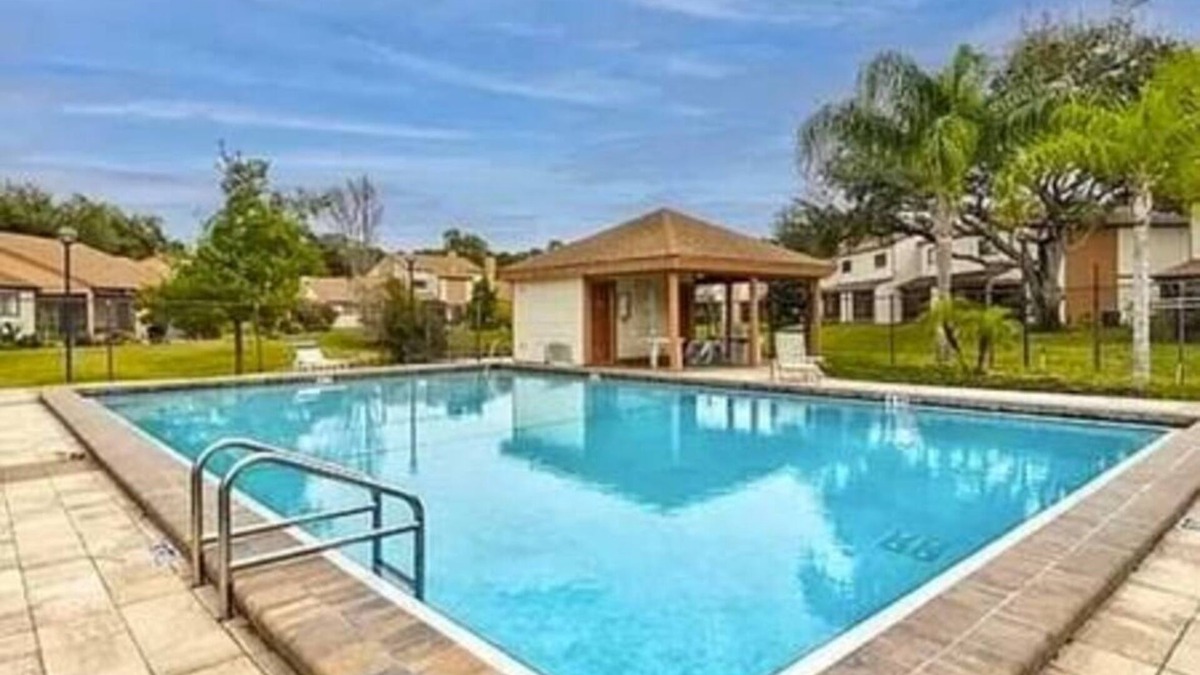 Daytona Beach House | Pool Luxury King Room4Rent in a 2BR 2.5BA Laundry