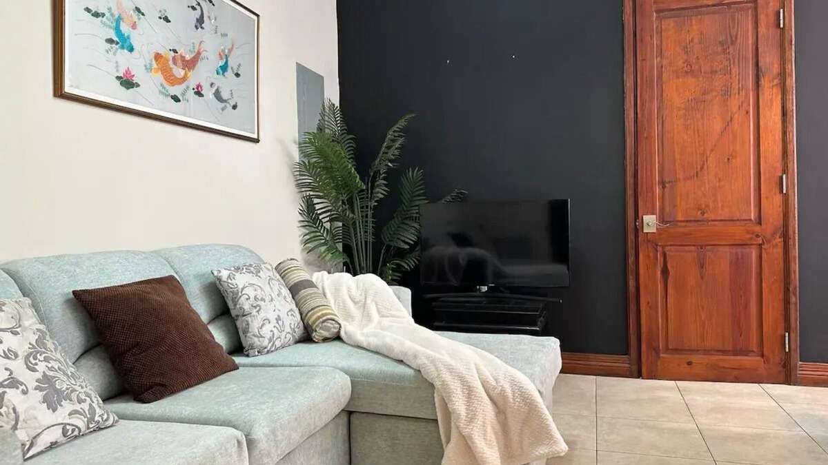 Camperdown Condo | Pool - Modern - 24 HR Securitynn