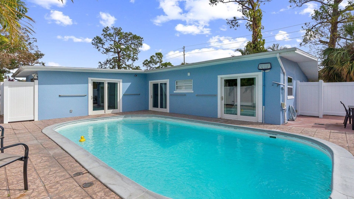 Anona House | Pool Near Beaches Pet Friendly