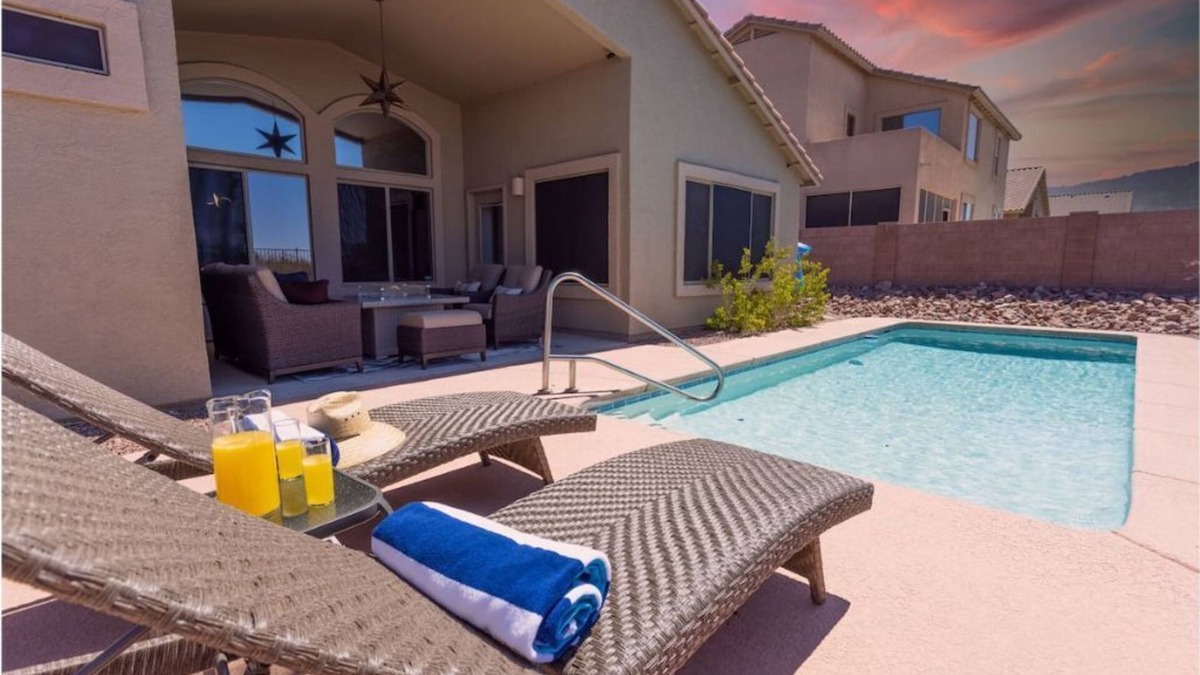 Vail House | Pool| Outdoor fire table |Pet Friendly| Amazing sunsets !| Vail AZ
