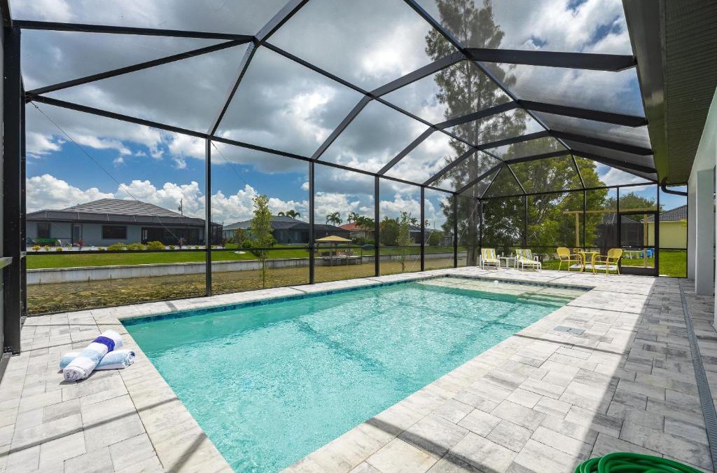 Trafalgar House | Pool overlooking canal, Outdoor Grilling station - Villa Sand Dollar Siesta