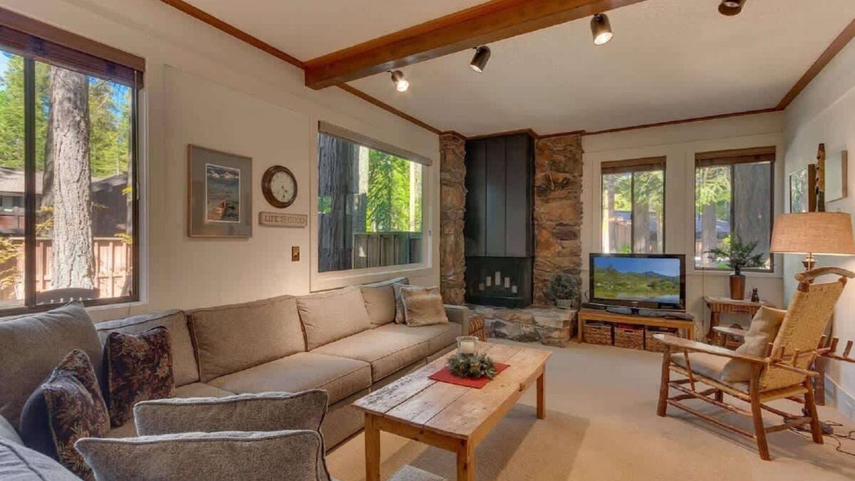 Comstock Acres House | Pool|Pier|Beach|Tennis|Pickleball|Walk to Town