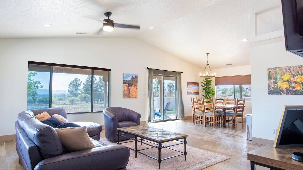 Cornville House | Pool, Sauna, Hot Tub, King size bed, BBQ, easy access to Sedona @Dark Sky Ranch!
