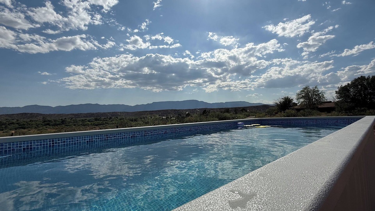 Cornville House | Pool, Sauna, Hot Tub, King Beds, easy access to Sedona! No checkout chores!