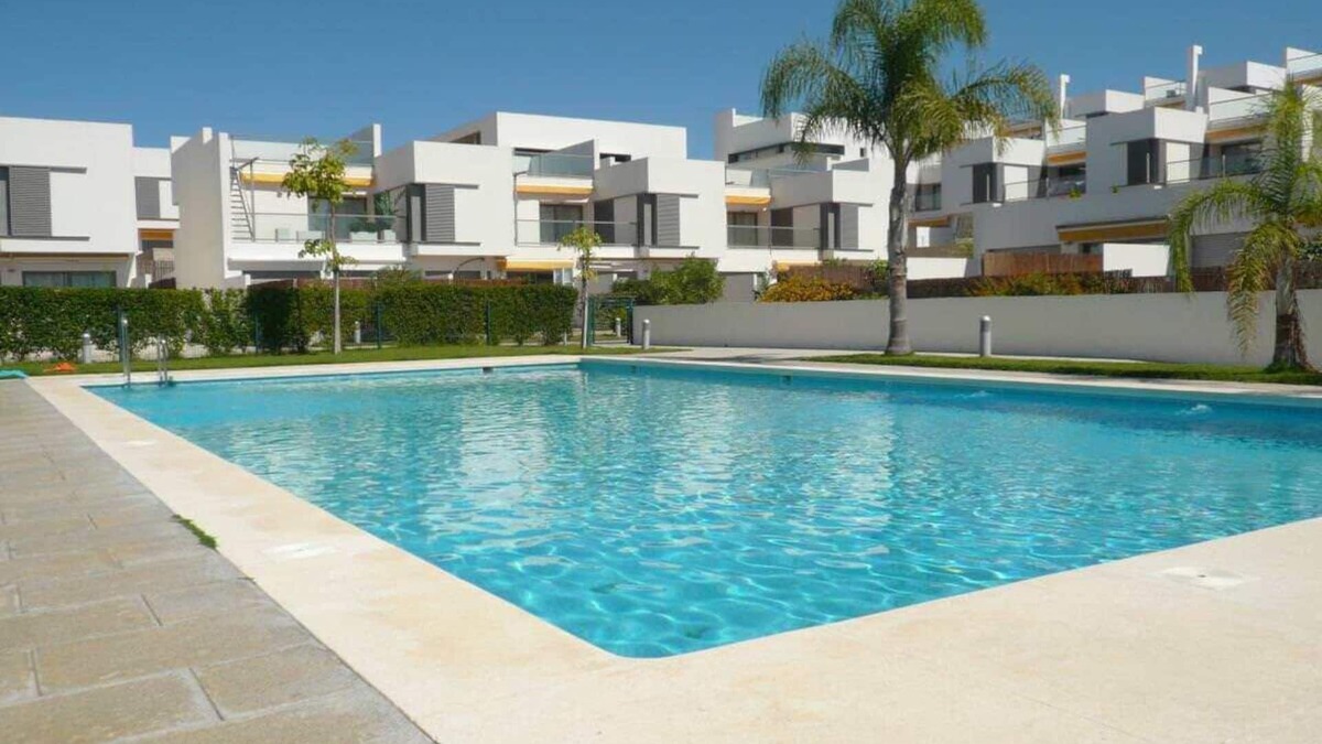 Conil de la Frontera Apartment | Pool, sea views, near to beach, modern and well maintained, sheltered terrace and roof terrace with loungers - Apt. Mero -