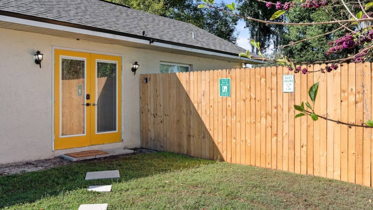 Auburndale House | Pool + Sleeps 8 + 30mil Legoland
