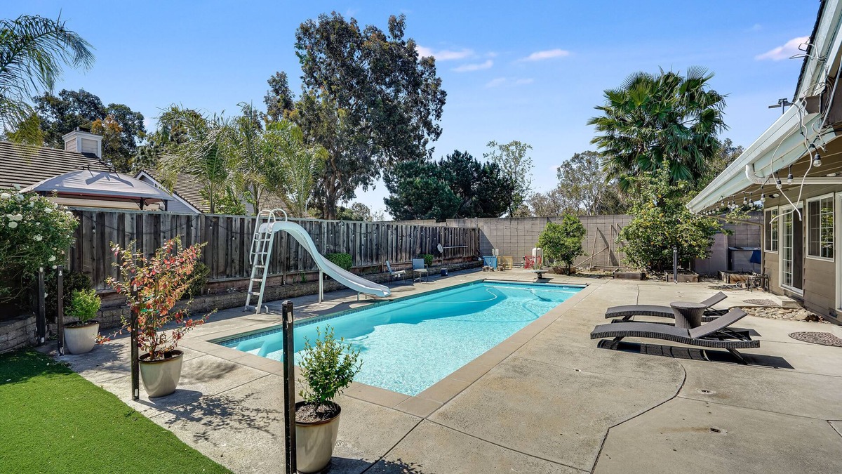 Newark House | POOL. Spacious 4BR/2B. SF Bay Area