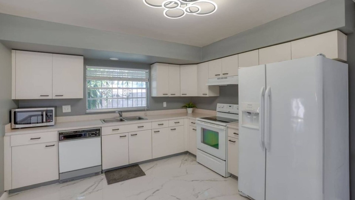 Bearss Plaza House | Pool Spacious Central Home 7mile to Beach