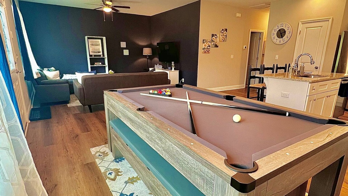 Hickory House | Pool Table, Cozy, Basketball hoop, Game console, loaded kitchen! Beautiful home