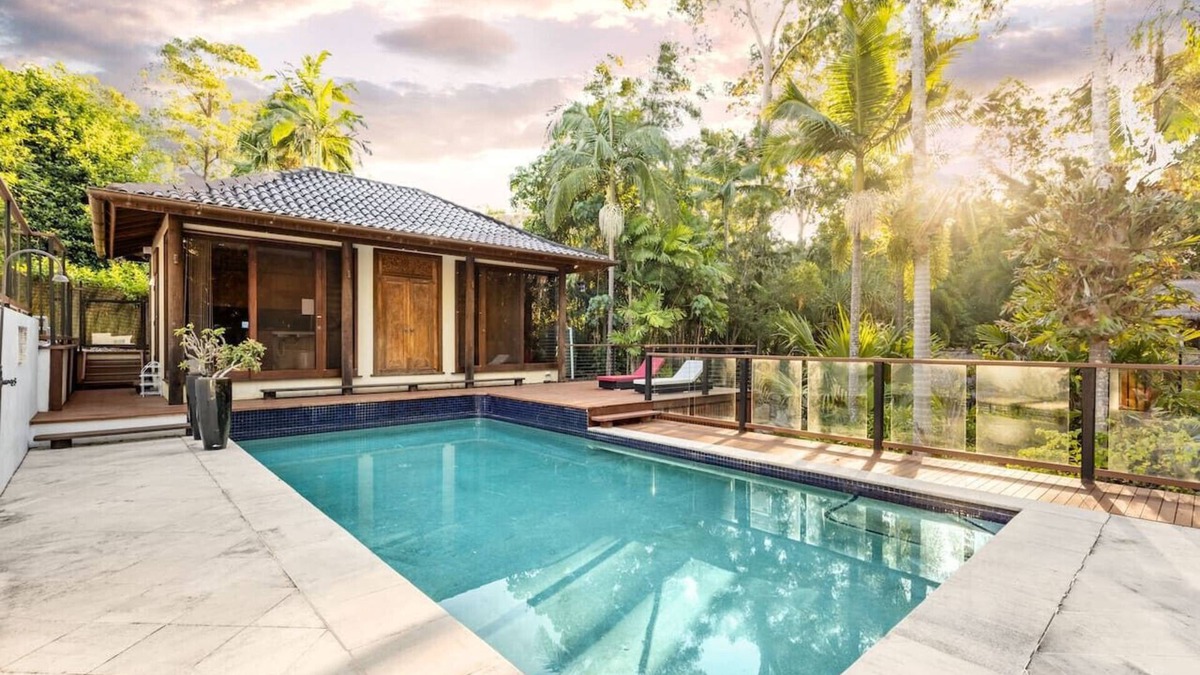 Chapel Hill House | Pool, Tennis & Cinema! 7Beds Bali-Inspired Retreat