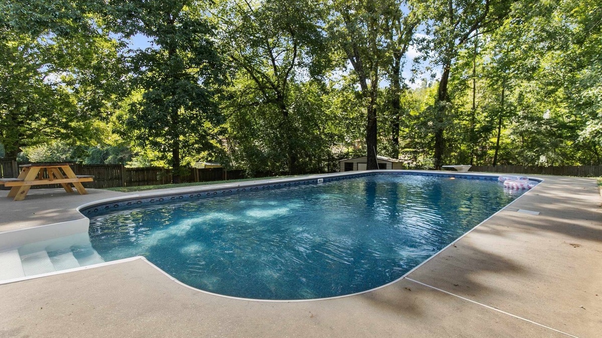 Forestdale House | Pool & Two Kitchens! Family Friendly in Forestdale