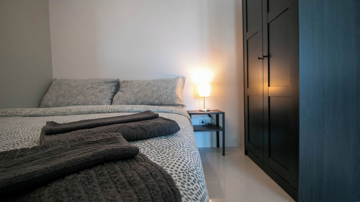 Kram Condo | Pool view 1 bdrm/Kitchen/AC/Wi-Fi/near the beach