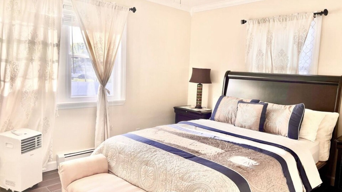Shirley Bed & Breakfast | Pool view room