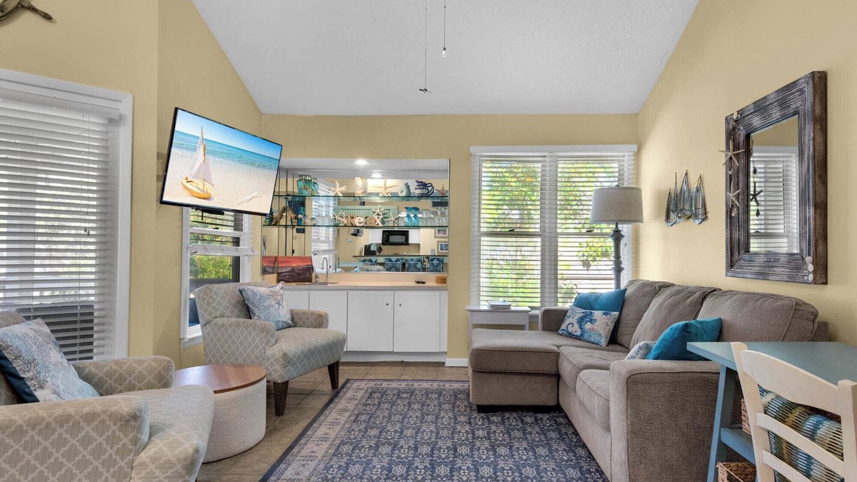 Gulf Pines Condo | Pool View | Screened-in Balcony | Free Seasonal Beach Chair Service