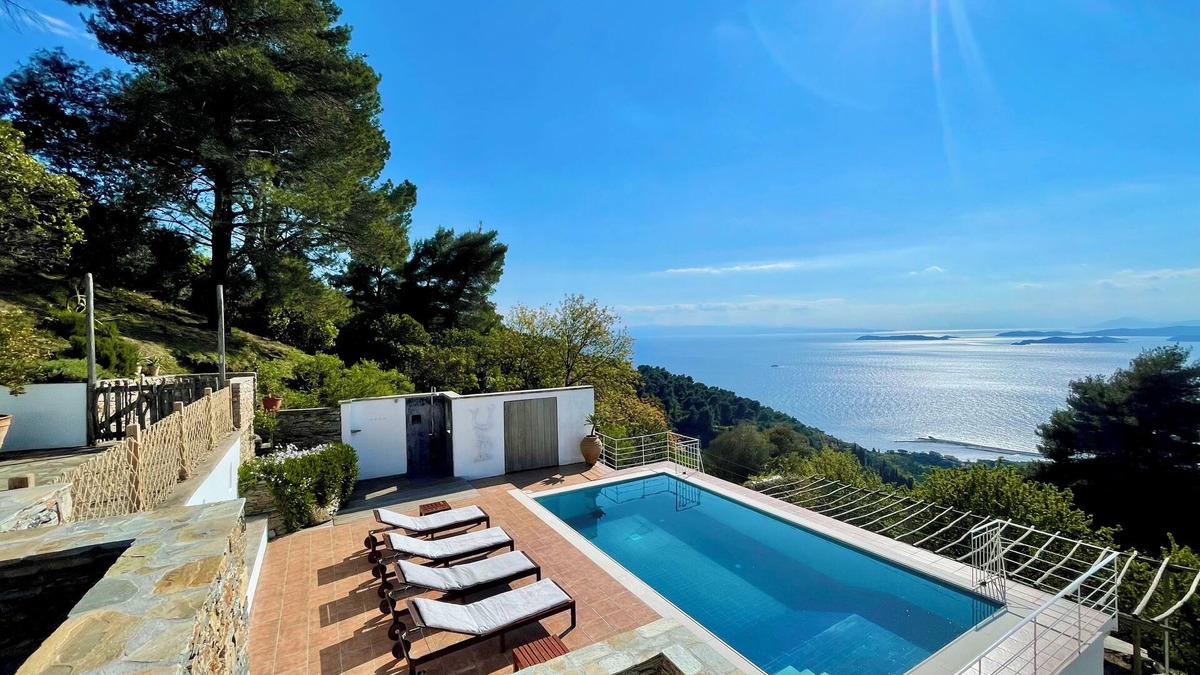 Glossa Villa | Pool villa close to Glossa village, tavernas and beaches.