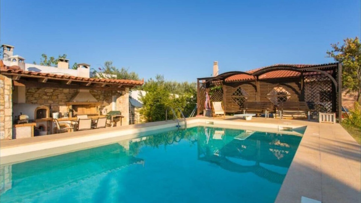 Rafina-Pikermi Villa | Pool villa near airport/near Rafina port-zoo/free car available