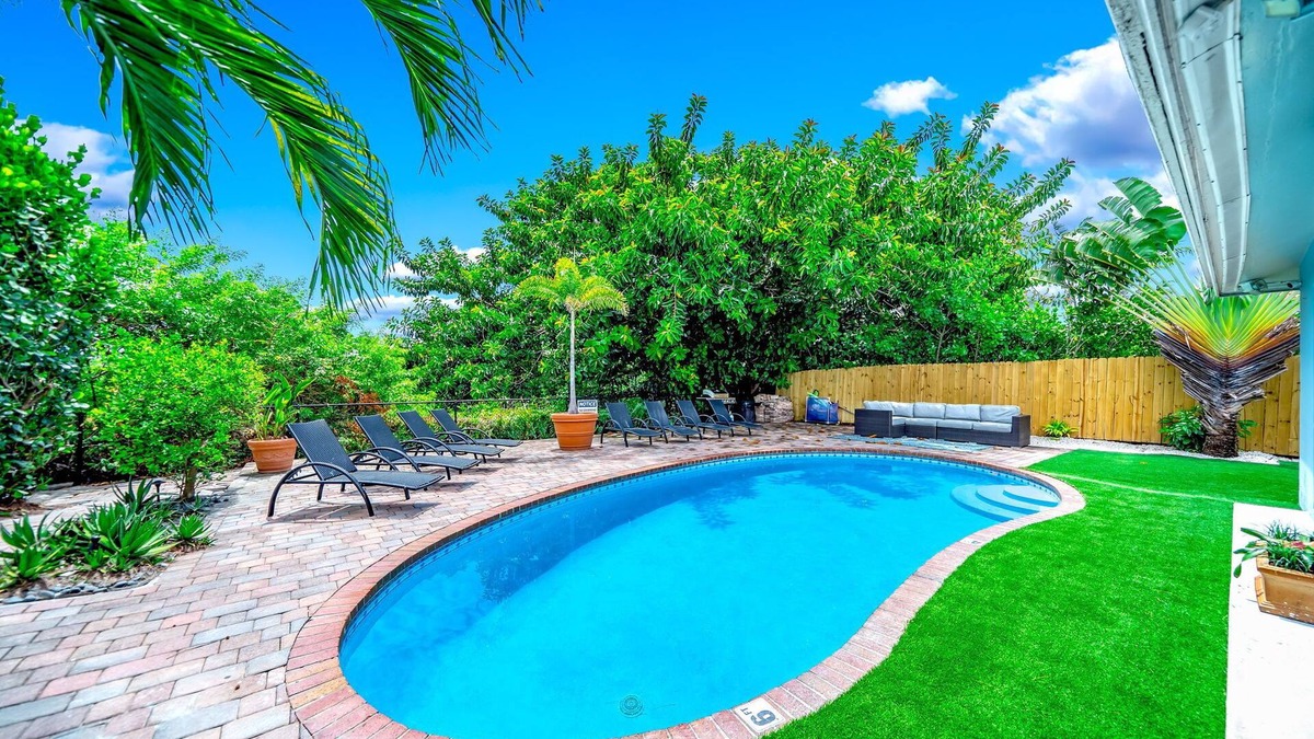 Lake Ridge House | Pool & Waterfront! 5 Bedrooms + Close To Beach!