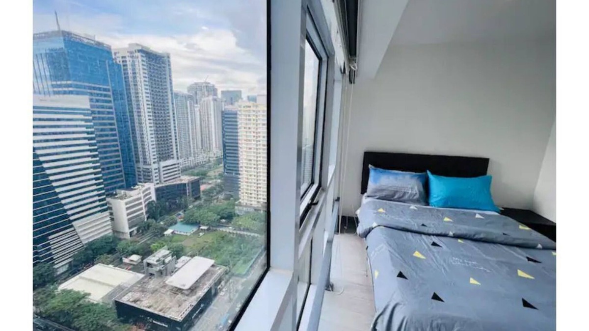 Bonifacio Global City Condo | Pool x City View 2BR Loft | Wifi & Netflix | BGC