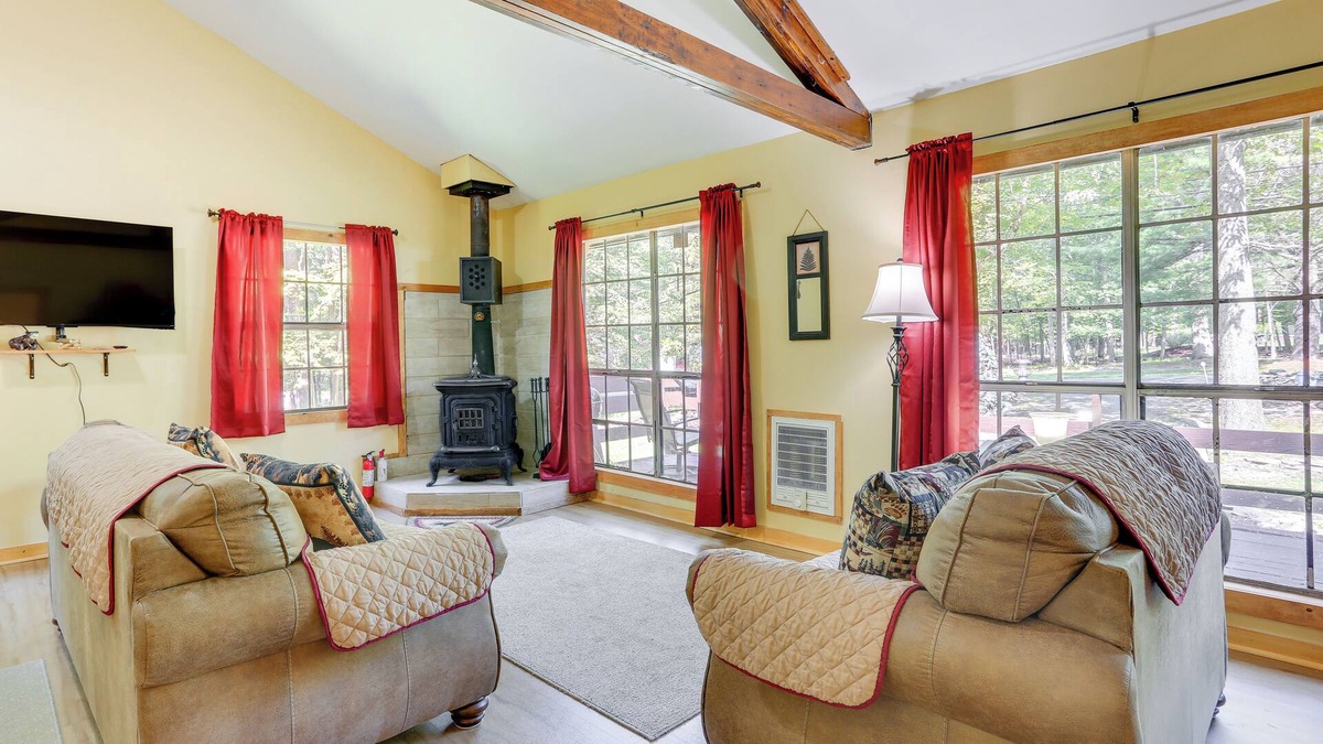 Lackawaxen Cottage | Pools & Ski Access: Lackawaxen Cottage w/Deck!