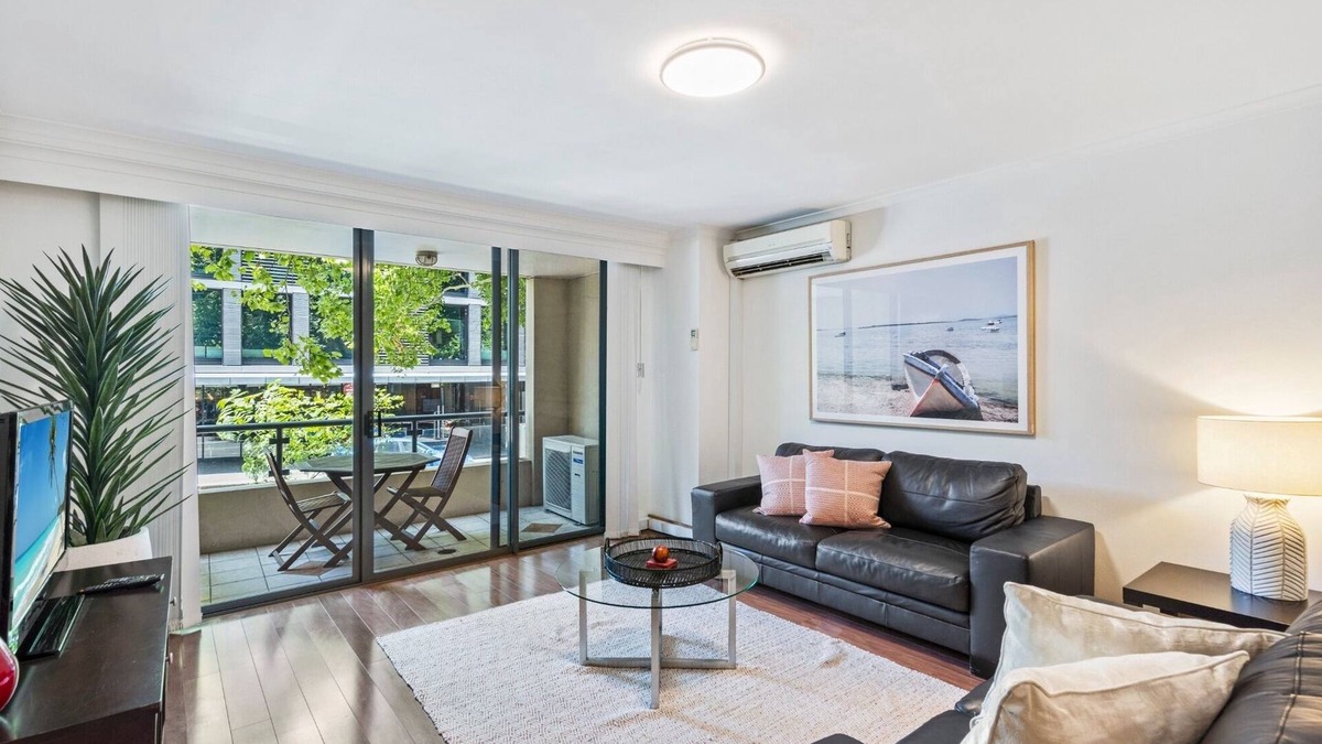 Pyrmont Apartment | Poolside 2-Bed Haven, Walk to City Centre