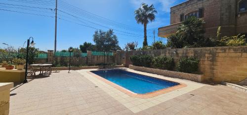 Swieqi Apartment | Poolside, 2 bedroom flatlet