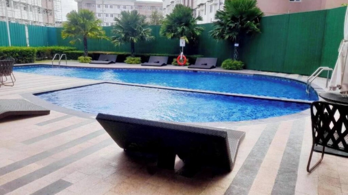Marilao Apartment | Poolside Apartment - Sleeps 4, Ac & Hot Shower