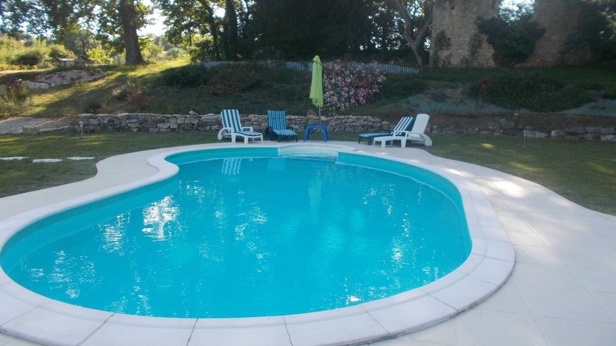 Cezan Bed & Breakfast | Poolside B&B in a renovated farmhouse in the heart of the Gers countryside