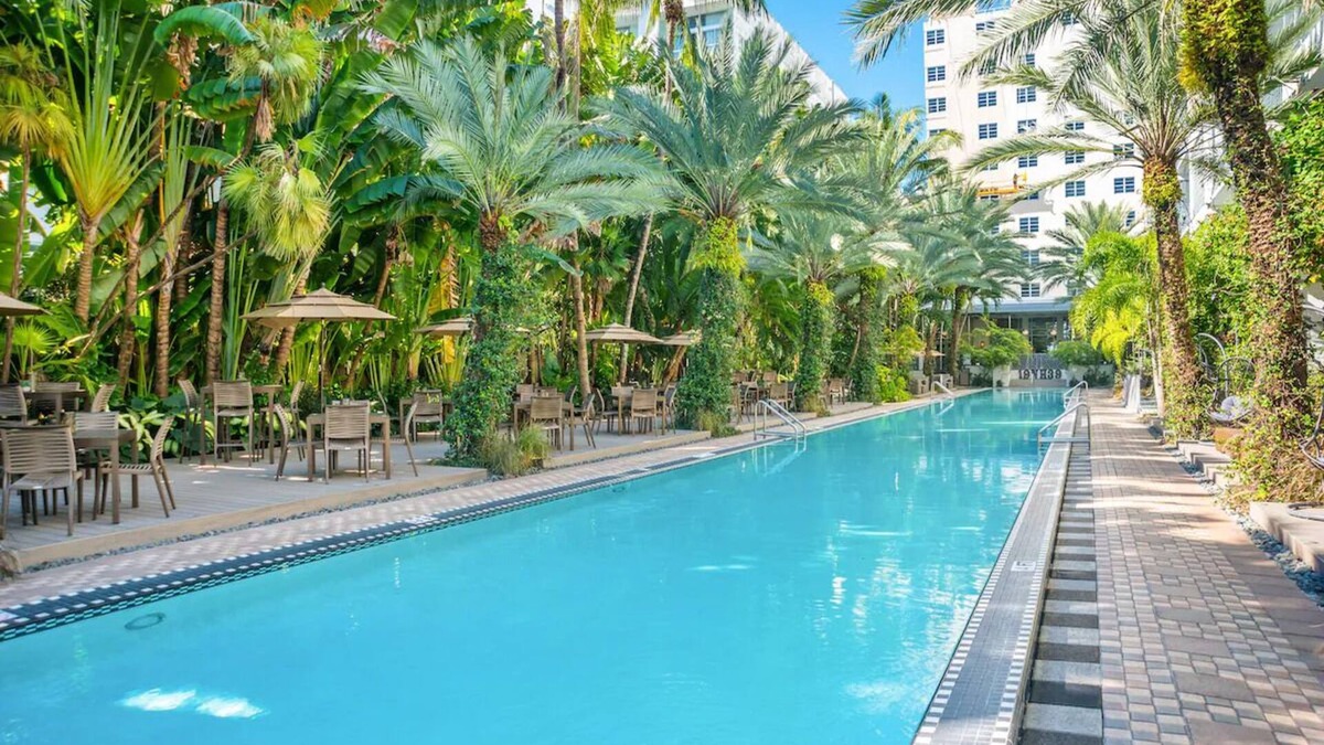 City Center Hotel | Poolside Cabana King Suite, National Hotel – Ground Level Stay