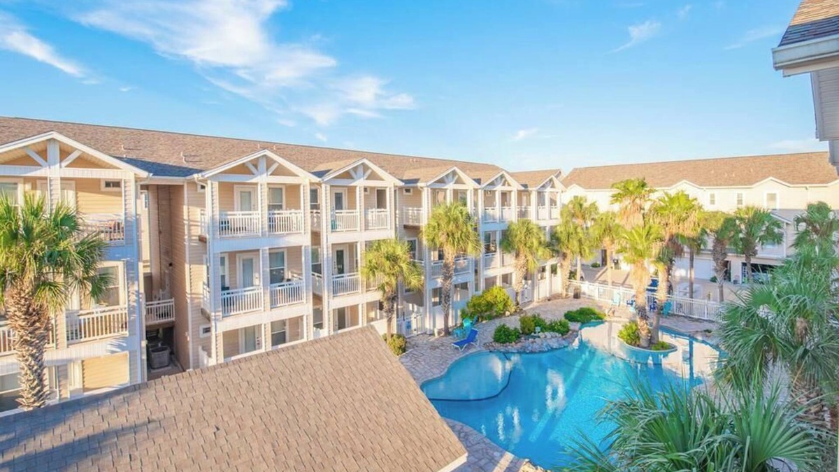 Corpus Christi House | Poolside Canalside Standalone 3BR 3.5BA @The Breezeways across from Balli Beach