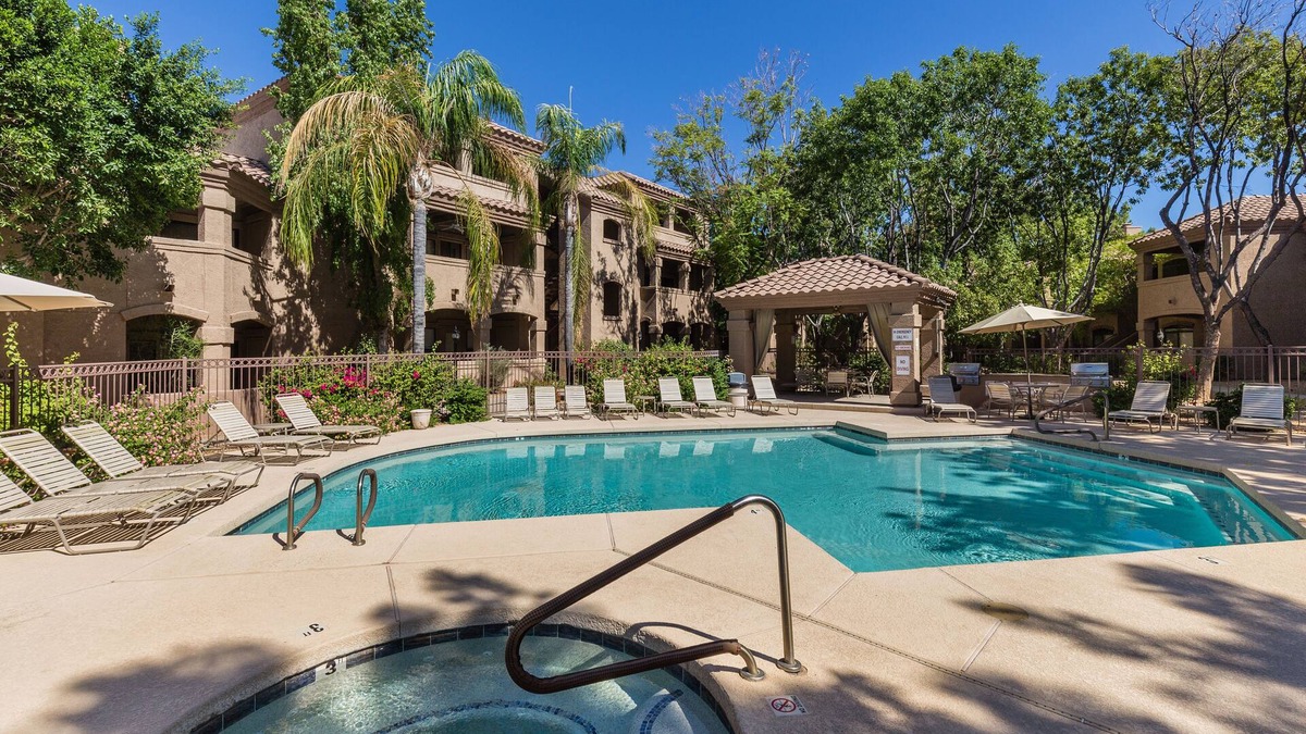 North Scottsdale Condo | Poolside Condo - Prime North Scottsdale - Walk To Shops, Dining And Trails
