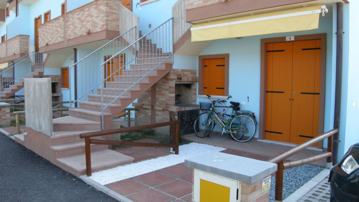 Rosapineta Apartment | Poolside getaway seaside flat in Rosolina
