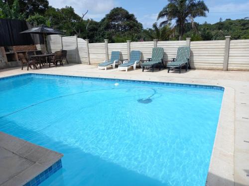 Umtentweni House | Poolside Guest House