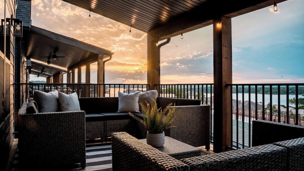 Hollister House | Poolside Lake Retreat