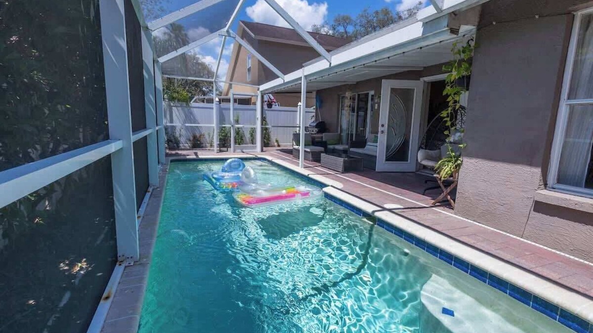 Valrico House | Poolside Palms Getaway- Near Tampa Brandon Valrico
