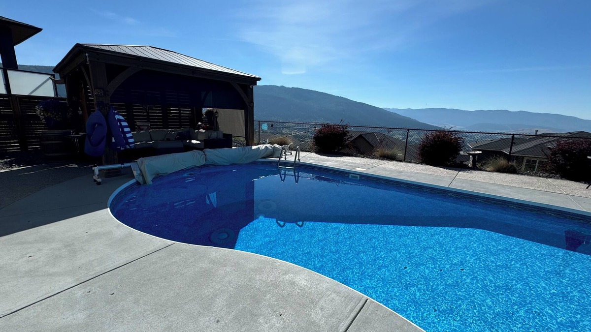 Foothills House | Poolside Paradise Retreat: Private Suite with Pool , Hot Tub & Scenic Views"