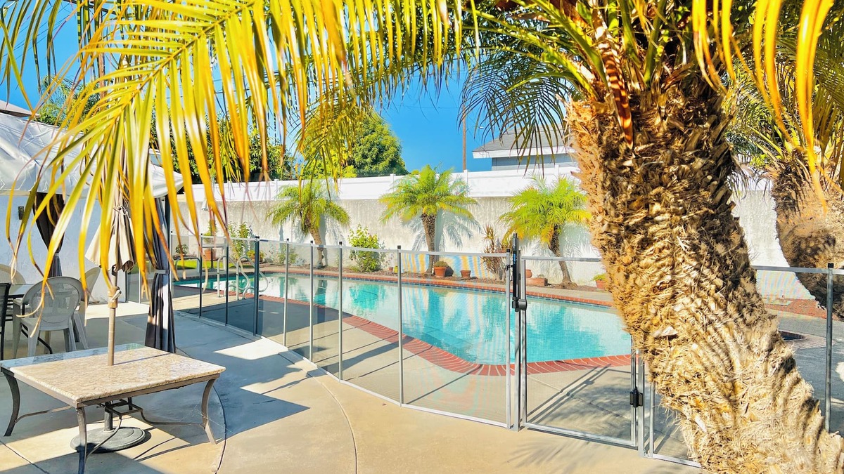 Midway City House | Poolside Paradise Single Family 3BA Disney Home