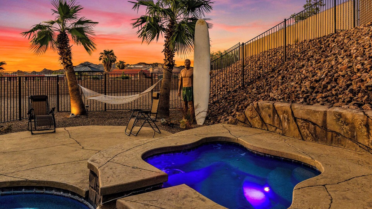 Sunridge Estates House | Poolside Paradise 5mins from River-Lake-Casinos