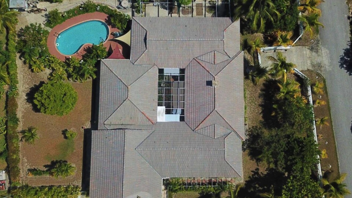 Windsor Park Villa | Poolside Pleasure - Quiet Beach nearby