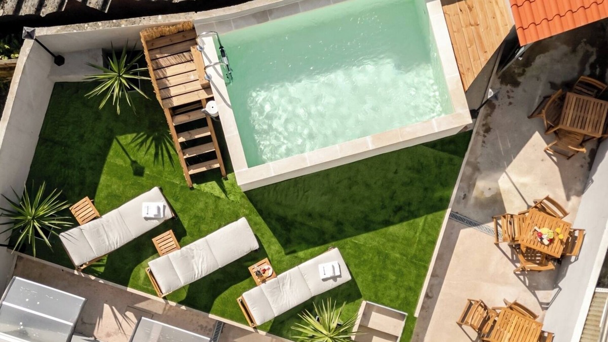 Sao Mamede de Infesta Apartment | Poolside Duo Retreat, Silva Brinco by HostWise